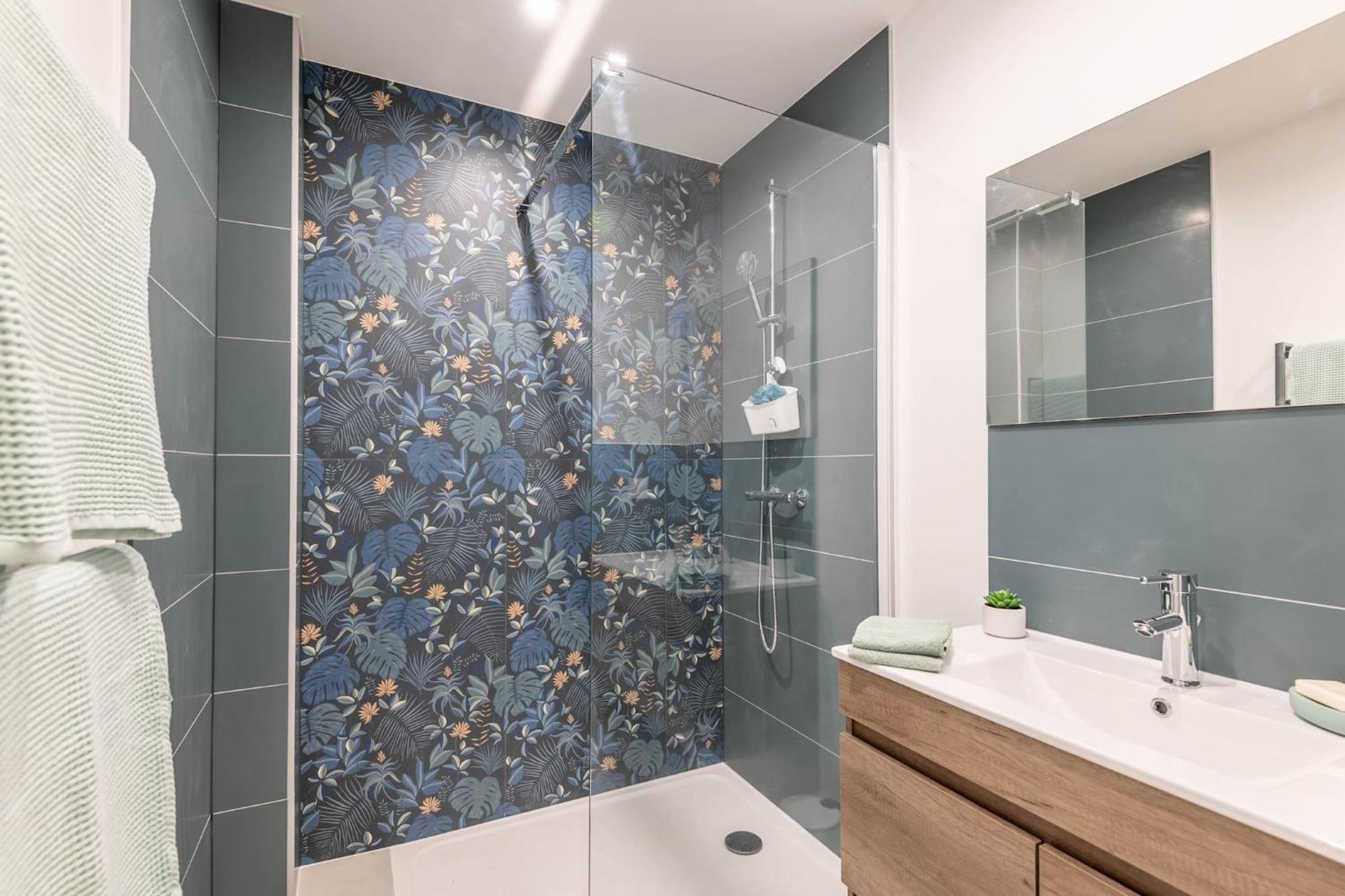 Homey Lotus - Proche Gare, Balcon Prive, Wifi Apartment